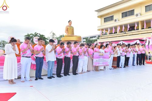 ภาพ No.150839:พิธีเจริญพระพุทธมนต์ และทำบุญตักบาตรแด่คณะสงฆ์ จำนวน 121 รูป เนื่องในโอกาสฉลองครบรอบ 120 ปี อำเภอคลองหลวง จังหวัดปทุมธานี เพื่อถวายเป็นพุทธบูชา ช่วยเหลือผู้ประสบความเดือดร้อนจากอุทกภัย และคณะสงฆ์ 323 วัด 4 จังหวัดชายแดนภาคใต้ วันเสาร์ที่ 31 สิงหาคม พ.ศ. 