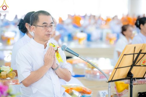 ภาพ No.165817:พิธีถวายภัตตาหารเมนูสวรรค์ วันที่ 26 ตุลาคม พ.ศ. 2567 ณ หอฉันคุณยายอาจารย์ฯ วัดพระธรรมกาย