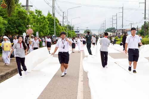 ภาพ No.229889:วันพฤหัสบดีที่ 26 มิถุนายน พ.ศ. 2568 พิธีตักบาตรพระ 1,165 รูป ฉลองก่อตั้งเมืองวานรนิวาส ครบรอบ 164 ปี ณ ถนนวานรนิวาส-อากาศอำนวย อ.วานรนิวาส จ.สกลนคร