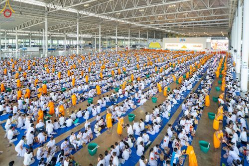 ภาพ No.137205:พิธีตักบาตร และปฏิบัติธรรม ในวันวิสาขบูชา วันพุธที่ 22 พฤษภาคม พ.ศ. 2567 ( วันพระขึ้น15 ค่ำ เดือน 6 ) ณ วัดพระธรรมกาย จ.ปทุมธานี