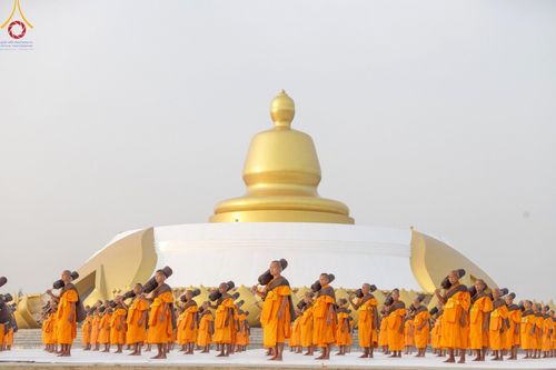 ภาพ No.198644:พระธรรมยาตราปฏิบัติธรรม และถ่ายภาพหมู่ประวัติศาสตร์ ณ อนุสรณ์สถานบางปลา วัดบางปลา อำเภอบางเลน จังหวัดนครปฐม ในโครงการธรรมยาตรา กตัญญูบูชา มหาปูชนียาจารย์ พระมงคลเทพมุนี(สด จนฺทสโร) พระผู้ปราบมาร อนุสรณ์สถาน 7 แห่ง ปีที่ 13 วันที่ 20 มกราคม พ.ศ. 2568