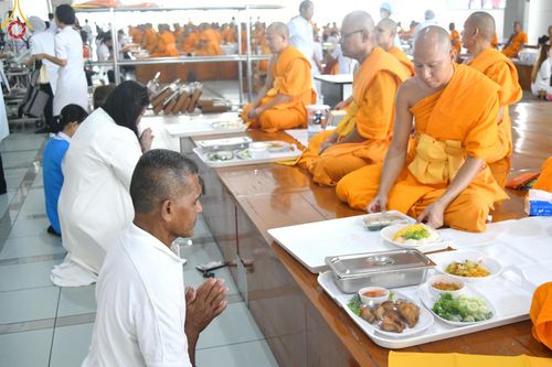 ภาพ No.152018:พิธีบุพเปตพลี ครั้งที่ 155 ร่วมอุทิศบุญแด่หมู่ญาติที่ล่วงลับไปแล้ว และสืบทอดอายุพระพุทธศาสนา วันจันทร์ที่ 2 กันยายน พ.ศ. 2567 (วันพระ แรม 14 ค่ำ เดือน 9) ณ หอฉันคุณยายอาจารย์ฯ วัดพระธรรมกาย