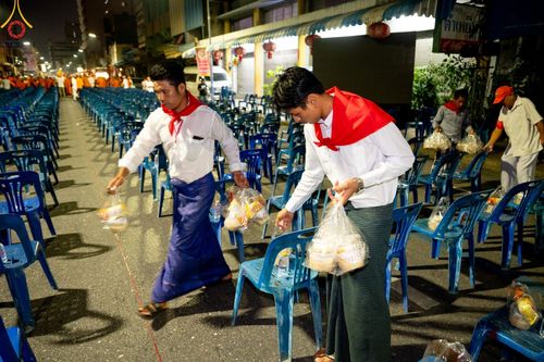 ภาพ No.151669:V.55 ทีมใหญ่ที่หาดใหญ่ เจ้าหน้าที่ทุกสถานะ หลายสัญชาติ ร่วมกันจัดงานตักบาตรที่หาดใหญ่ วันที่ 10-11 สิงหาคม พ.ศ. 2567