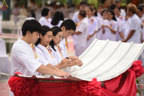 ภาพ No.158150:พิธีทอดผ้าป่า ติดตั้งแผ่นสิริฉะทะนะรัสมี(หลังคา) อาคาร 80 ปี หลวงพ่อธัมมชโย วันอาทิตย์ที่ 22 กันยายน พ.ศ. 2567 ณ ศูนย์ปฏิบัติธรรมวิหารแดง อ.วิหารแดง จ.สระบุรี