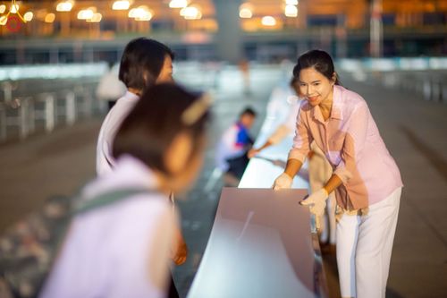 ภาพ No.218494:วันที่ 15 - 18 เมษายน พ.ศ. 2568 การเตรียมภาชนะสำหรับถวายภัตตาหาร , การจัดโต๊ะเก้าอี้ในลานธรรม , การแพ็คพัสดุงานต้อนรับ เพื่องานวันคุ้มครองโลก 22 เมษายน พ.ศ.2568 วัดพระธรรมกาย