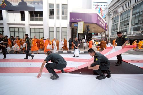 ภาพ No.237377:วันที่ 9-10 สิงหาคม พ.ศ. 2568 การเตรียมงาน เก็บงาน ของเจ้าหน้าที่ทุกสถานะ ในงานมหาสังฆทาน ตักบาตรพระ 10,000 รูป ใจกลางเมืองหาดใหญ่ จ.สงขลา