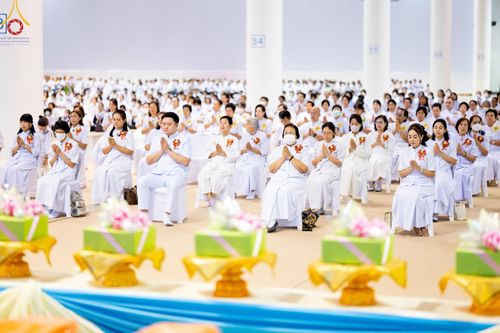 ภาพ No.146128:วันมหารำลึก ครั้งที่ 34 พิธีร่วมรำลึกถึงนักสร้างบารมีที่ล่วงลับไปแล้ว , พิธีสวดพระพุทธมนต์ ณ ห้องแก้วสารพัดนึก 1 วัดพระธรรมกาย วันเสาร์ที่ 27 กรกฎาคม พ.ศ. 2567