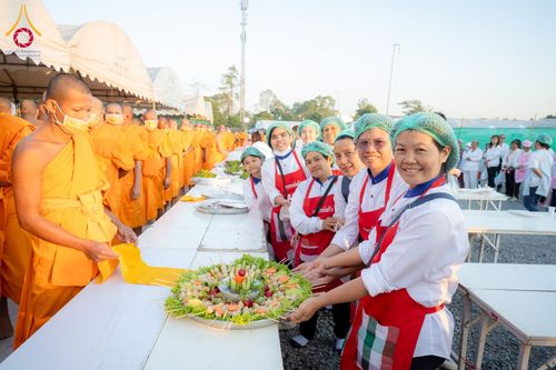 ภาพ No.196955:พิธีถวายภัตตาหารเป็นสังฆทาน แด่พระธรรมยาตรา ณ วัดโบสถ์(บน) ตำบลบางคูเวียง อำเภอบางกรวย จังหวัดนนทบุรี ในโครงการธรรมยาตรา กตัญญูบูชา มหาปูชนียาจารย์ พระมงคลเทพมุนี(สด จนฺทสโร) พระผู้ปราบมาร อนุสรณ์สถาน 7 แห่ง ปีที่ 13 วันที่ 18 มกราคม พ.ศ. 2568