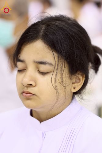 ภาพ No.232057:วันอาทิตย์ที่ 6 กรกฏาคม พ.ศ. 2568 พิธีตักบาตร ข้าวสารอาหารแห้ง  พิธีบูชาข้าวพระ สัมมนาพิเศษราชเหล็ก ณ สภาธรรมกายสากล วัดพระธรรมกาย