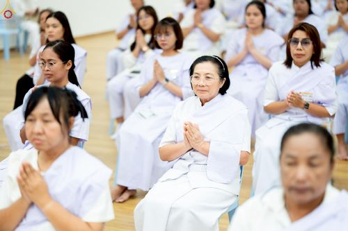 ภาพ No.242760:วันที่ 29-31 สิงหาคม พ.ศ. 2568 องค์กรภาคีเครือข่าย “บวร” (บ้าน-วัด-โรงเรียน-ราชการ) อ.คลองหลวง จัดบวชอุบาสิกาแก้ว ถวายพระราชกุศลแด่สมเด็จพระพันปีหลวง - กตัญญูบูชาแด่ผู้มีพระคุณ