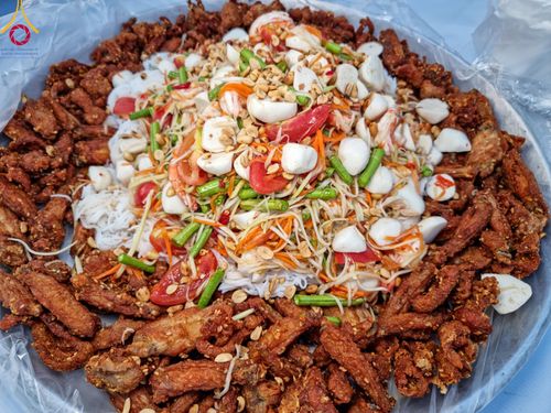 ภาพ No.106726:พิธีถวายภัตตาหารเป็นสังฆทาน แด่คณะพระธรรมยาตราฯ ในโครงการธรรมยาตรากตัญญูบูชา มหาปูชนียาจารย์ พระมงคลเทพมุนี(สด จนฺทสโร) พระผู้ปราบมาร อนุสรณ์สถาน 7 แห่ง ปีที่ 12 วันที่ 6 มกราคม พ.ศ. 2567 ณ อนุสรณ์สถานโลตัสแลนด์ จ.สุพรรณบุรี