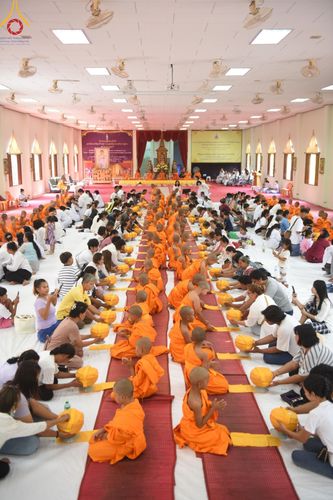 ภาพ No.135608:พิธีขอขมามอบผ้าไตร, พิธีบรรพชาสามเณร ในโครงการบรรพชาสามเณร ฟื้นฟูพระพุทธศาสนาทั่วไทย ณ วัดพระพุทธบาท ราชวรมหาวิหาร อ.พระพุทธบาท จ.สระบุรี วันที่ 6 เมษายน พ.ศ. 2567