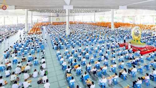 พิธีถวายภัตตาหารเพื่อเป็นกำลังแห่งการเข้าถึงธรรม ของพระภิกษุสามเณร วัดพระธรรมกาย วันเสาร์ที่ 6 กรกฏาคม พ.ศ. 2567 ณ หอฉันคุณยายอาจารย์ วัดพระธรรมกาย จ.ปทุมธานี