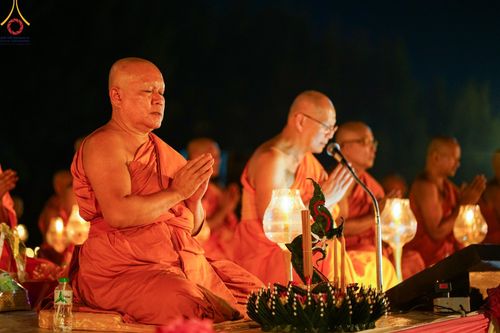 ภาพ No.175985:พิธีจุดประทีปโคมลาน, โคมลอยและลอยกระทง ถวายประทีปเป็นพุทธบูชา สร้างความสว่างไสวให้กับแผ่นดินด้วยแสงธรรม วันที่ 15 พฤศจิกายน พ.ศ. 2567 ณ พุทธอุทยานนานาชาติ อ.โพนพิสัย จ.หนองคาย