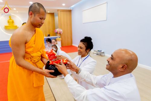 ภาพ No.233322:วันอาทิตย์ที่ 6 กรกฎาคม พ.ศ. 2568 พิธีถวายมหาสังฆทานแด่คณะสงฆ์ทั่วโลกและพิธีตักบาตรเนื่องในวันเข้าพรรษา  ณ วัดพุทธเคปทาวน์ ประเทศแอฟริกาใต้