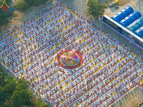 ภาพ No.110428:พิธีต้อนรับพระธรรมยาตรา ในโครงการธรรมยาตรากตัญญูบูชา มหาปูชนียาจารย์ พระมงคลเทพมุนี(สด จนฺทสโร) พระผู้ปราบมาร อนุสรณ์สถาน 7 แห่ง ปีที่ 12 วันที่ 11 มกราคม พ.ศ. 2567 ณ อนุสรณ์สถานลำดับที่ 3 สถานที่เกิดใหม่ในเพศสมณะ วัดสองพี่น้อง จ.สุพรรณบุรี