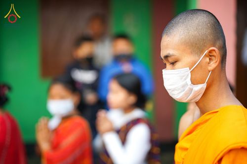 ภาพ No.76422:คณะสงฆ์และสามเณรบิณฑบาต ประเทศบังกลาเทศ วันที่ 11 กุมภาพันธ์ พ.ศ. 2566