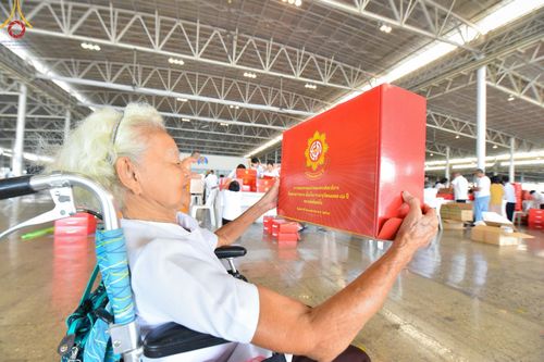 ภาพ No.212063:วันจันทร์ที่ 17 มีนาคม พ.ศ. 2568 บุญบรรจุกล่องไทยธรรม เพื่อถวายแด่พระสังฆาธิการ 40,000 กว่าวัดทั่วไทย ในวันคุ้มครองโลก 22 เมษายน พ.ศ. 2568 ณ บ้านแก้วเรือนทองคุณยายฯ วัดพระธรรมกาย