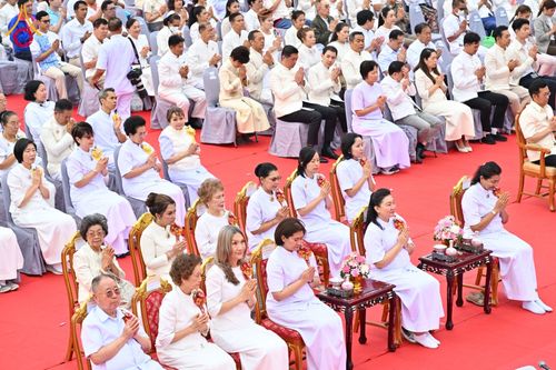 ภาพ No.210315:วันอาทิตย์ที่ 9 มีนาคม พ.ศ. 2568 พ่อเมืองโคราชจัดตักบาตรพระหมื่น ทำบุญเมือง 557 ปี