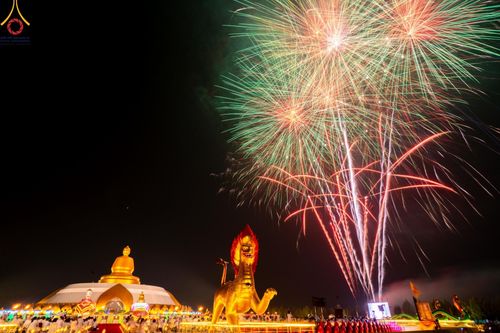 ภาพ No.200644:พิธีจุดประทีปถวายเป็นพุทธบูชา และบูชาธรรมมหาปูชนียาจารย์ ณ อนุสรณ์สถานบางปลา วัดบางปลา อำเภอบางเลน จังหวัดนครปฐม ในโครงการธรรมยาตรา กตัญญูบูชา มหาปูชนียาจารย์ พระมงคลเทพมุนี(สด จนฺทสโร) พระผู้ปราบมาร อนุสรณ์สถาน 7 แห่ง ปีที่ 13 วันที่ 23 มกราคม พ.ศ. 2568