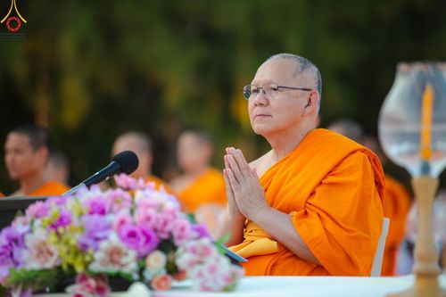 ภาพ No.192682:พิธีจุดประทีปถวายเป็นพุทธบูชา และบูชาธรรมมหาปูชนียาจารย์ ณ อนุสรณ์สถานคลองบางนางแท่น อ.สามพราน จ.นครปฐม ในโครงการธรรมยาตรา กตัญญูบูชา มหาปูชนียาจารย์ พระมงคลเทพมุนี(สด จนฺทสโร) พระผู้ปราบมาร อนุสรณ์สถาน 7 แห่ง ปีที่ 13 วันที่ 10 มกราคม พ.ศ. 2568