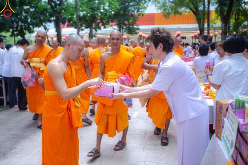 ภาพ No.145600:พิธีอธิษฐานพรรษาของคณะสงฆ์วัดพระธรรมกาย ณ อุโบสถพระไตรปิฎก วัดพระธรรมกาย วันอาทิตย์ที่ 21 กรกฎาคม พ.ศ. 2567
