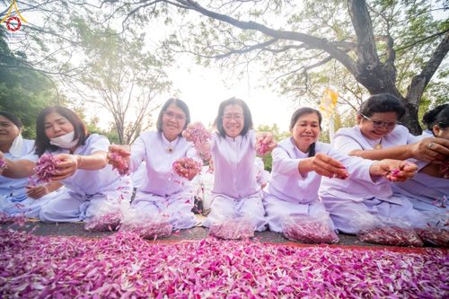 ภาพ No.120053:พิธีต้อนรับพระธรรมยาตรา ในโครงการธรรมยาตรา กตัญญูบูชา มหาปูชนียาจารย์ พระมงคลเทพมุนี(สด จนฺทสโร) พระผู้ปราบมาร อนุสรณ์สถาน 7 แห่ง ปีที่ 12 วันที่ 28 มกราคม พ.ศ. 2567 ณ วัดพระธรรมกาย จ.ปทุมธานี