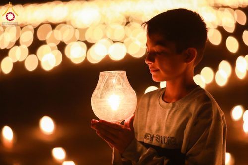 ภาพ No.130659:พิธีจุดโคมประทีปถวายเป็นพุทธบูชา ในโครงการบรรพชา 1,250 รูป ณ มหาวิหารมายาเทวี แดนประสูติ สวนลุมพินี ประเทศเนปาล วันที่ 9 มีนาคม พ.ศ. 2567