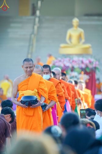 ภาพ No.103879:พิธีตักบาตรพระ 1,000 รูป ครั้งที่ 7 ถวายเป็นพุทธบูชา เพื่อช่วยเหลือคณะสงฆ์ 323 วัด 4 จังหวัดชายแดนภาคใต้ และถวายแด่คณะสงฆ์จังหวัดพิษณุโลก ณ ลานธรรมธุดงคสถานพิษณุโลก อ.วังทอง จ.พิษณุโลก วันที่ 24 ธันวาคม พ.ศ. 2566