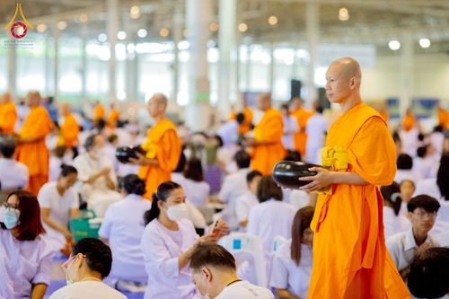 ภาพ No.223379:วันวิสาขบูชา วันอาทิตย์ที่ 11 พฤษภาคม พ.ศ. 2568 พิธีตักบาตร และปฎิบัติธรรม ณ สภาธรรมกายสากล วัดพระธรรมกาย