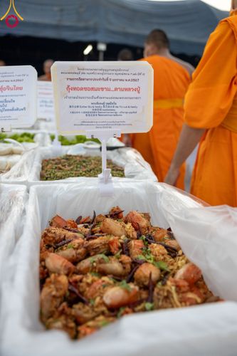 ภาพ No.109038:พิธีถวายภัตตาหารเป็นสังฆทาน แด่คณะพระธรรมยาตราฯ ในโครงการธรรมยาตรากตัญญูบูชา มหาปูชนียาจารย์ พระมงคลเทพมุนี(สด จนฺทสโร) พระผู้ปราบมาร อนุสรณ์สถาน 7 แห่ง ปีที่ 12 วันที่ 9 มกราคม พ.ศ. 2567 ณ อนุสรณ์สถานคลองบางนางแท่น  อ.สามพราน จ.นครปฐม