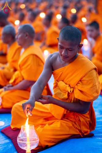 ภาพ No.132382:พิธีจุดโคมประทีปถวายเป็นพุทธบูชา ในโครงการบรรพชา 1,250 รูป ณ แดนประสูติ สวนลุมพินี ประเทศเนปาล วันที่ 17 มีนาคม พ.ศ. 2567