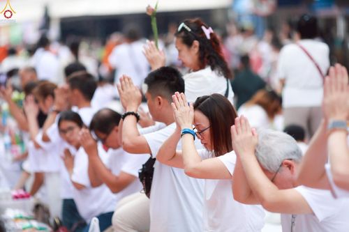 ภาพ No.237097:วันอาทิตย์ที่ 10 สิงหาคม พ.ศ. 2568 มหาสังฆทานครั้งยิ่งใหญ่ ตักบาตรพระ 10,000 รูป ถ.นิพัทธ์อุทิศ 3 ใจกลางนครหาดใหญ่ จ.สงขลา (ชุดที่ 2)