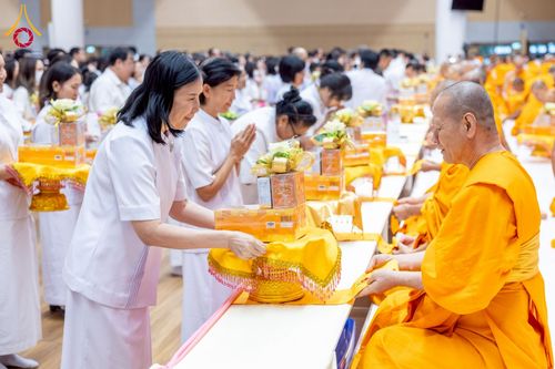 ภาพ No.239606:วันอาทิตย์ที่ 17 สิงหาคม พ.ศ. 2568 พิธีถวายคิลานเภสัช และอุปกรณ์ทางการแพทย์ แด่คณะสงฆ์ เนื่องในวันธรรมชัย ณ ห้องแก้วสารพัดนึก 2 สภาธรรมกายสากล วัดพระธรรมกาย