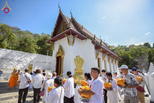 ภาพ No.278134:วันเสาร์ที่ 6 ธันวาคม พ.ศ. 2568 พิธีเวียนประทักษิณ ขอขมามอบผ้าไตร บรรพชาอุปสมบทหมู่ธรรมทายาท จำนวน 53 รูป โครงการอุปสมบทหมู่ รุ่นบูชาธรรมมหาปูชนียาจารย์ ประจำปี 2568 จังหวัดสระบุรี