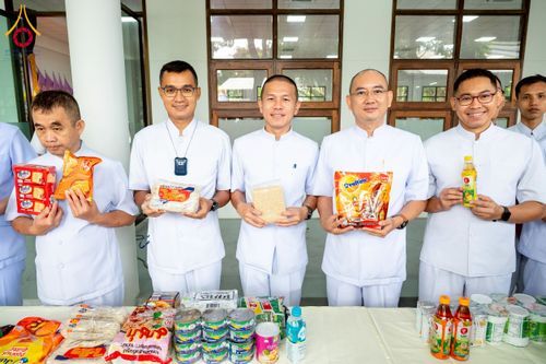 ภาพ No.227121:วันอังคารที่ 3 มิถุนายน พ.ศ. 2568 นายอำเภอคลองหลวง นำพสกนิกรรวมใจภักดิ์ สมเด็จพระนางเจ้าฯ พระบรมราชินี เนื่องในโอกาสวันเฉลิมพระชนมพรรษา ณ อาคารปลูกศรัทธา 2 วัดพระธรรมกาย อ.คลองหลวง จ.ปทุมธานี