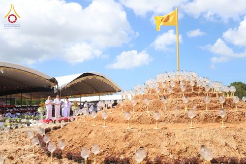 ภาพ No.76231:พิธีกลั่นแผ่นดินสร้างมหาเจดีย์ปัตตานี , พิธีตักบาตรแด่พระภิกษุสงฆ์ 159 รูป ,  พิธีทอดผ้าป่า , พิธีโปรยรัตนชาติ ,  พิธีจุดประทีปถวายเป็นพุทธบูชา ณ ศูนย์อบรมเยาวชนปัตตานี จ.ปัตตานี วันอาทิตย์ที่ 5 กุมภาพันธ์ พ.ศ.2566