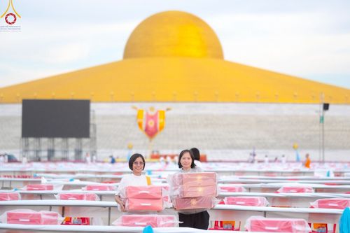 ภาพ No.219112:วันที่ 19-21 เมษายน พ.ศ. 2568 การเตรียมงานในลานธรรม , วิหารคด เพื่องานวันคุ้มครองโลก 22 เมษายน พ.ศ. 2568