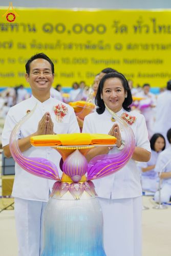 ภาพ No.134342:พิธีทอดผ้าป่าสมทบ มหาสังฆทาน 10,000 วัด ทั่วไทย วันอาทิตย์ต้นเดือนที่ 7 เมษายน พ.ศ.2567 ณ ห้องแก้วสารพัดนึก 1 สภาธรรมกายสากล  วัดพระธรรมกาย จ.ปทุมธานี