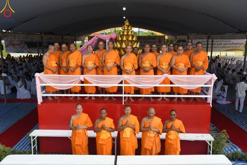 ภาพ No.91437:พิธีทอดผ้าป่ายกยอดดอกบัวสิริปทุมทิพย์  ประดิษฐาน ณ ปทุมเจดีย์  (เจดีย์พระพุทธเจ้า ๕ พระองค์) ณ ศูนย์อบรมเยาวชนจังหวัดปัตตานี 22 ตุลาคม พ.ศ.2566