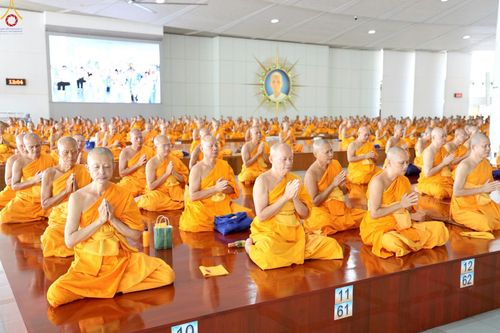 ภาพ No.230459:วันที่ 28 มิถุนายน พ.ศ. 2568 พิธีถวายภัตตาหารเมนูสวรรค์ เพื่อการบรรลุธรรม ณ หอฉันคุณยายอาจารย์ฯ วัดพระธรรมกาย