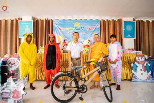 ภาพ No.104938:วันรวมพลังเด็กดี V-star ผู้นำฟื้นฟูศีลธรรมโลก จังหวัดกำแพงเพชร ณ ศูนย์ปฏิบัติธรรมกำแพงเพชร ในอุปถัมภ์พระพรหมวชิรปัญญาจารย์ วันที่ 22 ธันวาคม พ.ศ. 2566