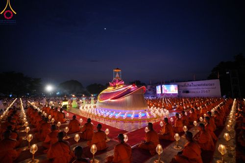 ภาพ No.112209:พิธีจุดประทีปถวายเป็นพุทธบูชา และบูชาธรรมมหาปูชนียาจารย์ พระมงคลเทพมุนี(สด จนฺทสโร) ในโครงการธรรมยาตรา กตัญญูบูชา มหาปูชนียาจารย์ พระมงคลเทพมุนี(สด จนฺทสโร) พระผู้ปราบมาร อนุสรณ์สถาน 7 แห่ง ปีที่ 12 วันที่ 14 มกราคม พ.ศ. 2567 ณ วัดสองพี่น้อง อ.สองพี่น้อง