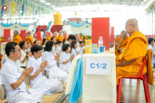 ภาพ No.147091:พิธีมุทิตาสักการะพระภิกษุ ผู้สอบได้เปรียญธรรม 9 ประโยคระดับโลกปีที่ 36, พิธีมอบโล่เกียรติยศและทุนการศึกษา สำนักเรียนบาลีดีเด่นทั่วประเทศ, พิธีถวายมหาสังฆทานคณะสงฆ์ 2,000 กว่าวัด ทั่วประเทศ ปีที่ 24, พิธีถวายไทยธรรมคณะสงฆ์ 323 วัด 4 จังหวัดชายแดนภาคใต้