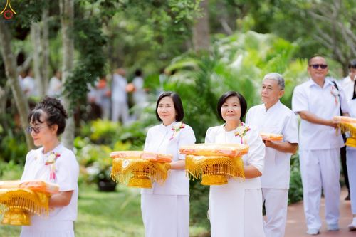 ภาพ No.234251:พิธีมุทิตาสักการะ "พระสิริรัตนเมธี" เจ้าคณะจังหวัดเลย ,พิธีถวายไทยธรรม ๙ วัด และพิธีทอดผ้าป่าเพื่อสร้างทุกสิ่ง  ในวาระทำบุญครบรอบ ๑๐ ปี ณ ศูนย์ปฏิบัติธรรมแก้วภูเรือ อ.ภูเรือ จ.เลย