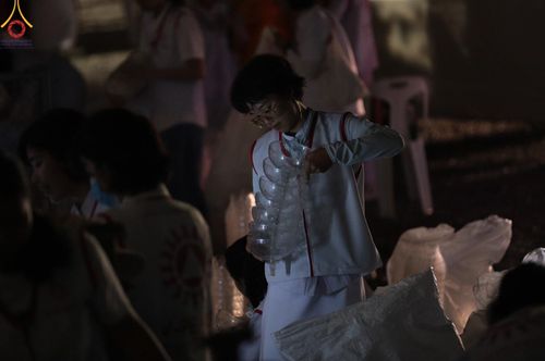 ภาพ No.110031:V.8 พลังทีม การเตรียมงาน เก็บงาน การรับบุญของเจ้าหน้าที่หน่วยงานต่างๆ เพื่อโครงการธรรมยาตรา กตัญญูบูชามหาปูชนียาจารย์ พระมงคลเทพมุนี (สด จนฺทสโร) พระผู้ปราบมาร อนุสรณ์สถาน 7 แห่ง ปีที่ 12 ระหว่างวันที่ 2 - 31 มกราคม พ.ศ.2567