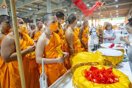 ภาพ No.123611:พิธีถวายสลากภัต แด่พระภิกษุสงฆ์ เพื่อโครงการธรรมยาตรา กตัญญูบูชา มหาปูชนียาจารย์ พระมงคลเทพมุนี (สด จนฺทสโร) พระผู้ปราบมาร อนุสรณ์สถาน 7 แห่ง ปีที่ 12 ระหว่างวันที่ 2 - 31 มกราคม พ.ศ.2567