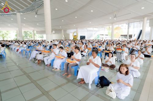 ภาพ No.253571:วันอังคารที่ 7 ตุลาคม พ.ศ.2568 (วันพระ ขึ้น 15 ค่ำ เดือน 11) พิธีบุพเปตพลี ครั้งที่ 171 ร่วมอุทิศบุญแด่หมู่ญาติที่ล่วงลับไปแล้ว และสืบทอดอายุพระพุทธศาสนา ณ หอฉันคุณยายอาจารย์ฯ วัดพระธรรมกาย