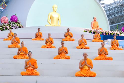 ภาพ No.159197:พิธีบูชาข้าวพระ ในวันอาทิตย์ต้นเดือน วันที่ 6 ตุลาคม พ.ศ. 2567 ณ สภาธรรมกายสากล วัดพระธรรมกาย