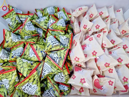 ภาพ No.111043:พิธีถวายภัตตาหารเป็นสังฆทาน แด่คณะพระธรรมยาตราฯ ในโครงการธรรมยาตรา กตัญญูบูชา มหาปูชนียาจารย์ พระมงคลเทพมุนี(สด จนฺทสโร) พระผู้ปราบมาร อนุสรณ์สถาน 7 แห่ง ปีที่ 12 วันที่ 13 มกราคม พ.ศ. 2567 ณ อนุสรณ์สถานมหาวิหารพระมงคลเทพมุนี  (โลตัสแลนด์) อ.สองพี่น้อง จ